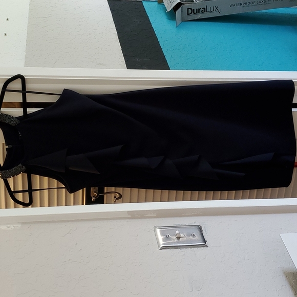 Dress - Picture 4 of 4